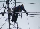 Toth guides one of two new 40 meter Yagi antennas into its place on the 120 foot tower at the W1AW antenna farm. [S. Khrystyne Keane, K1SFA]